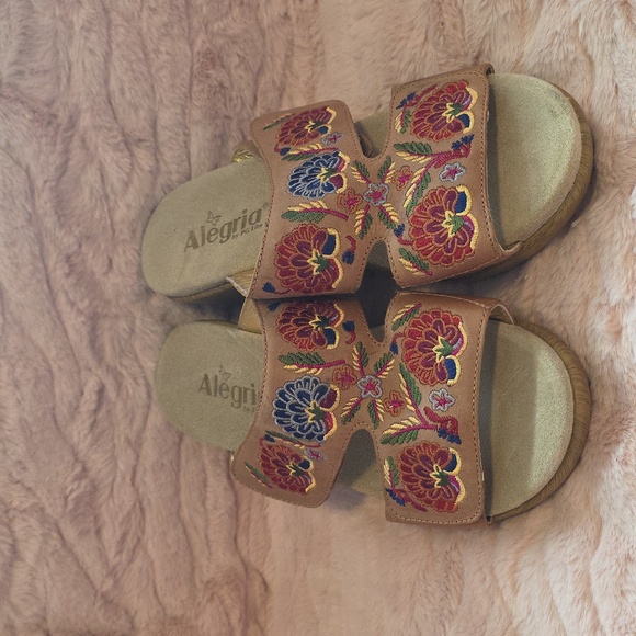 Alegria Linn White Needles And Pins Sandles - Picture 2 of 5